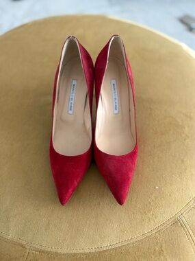 Manolo Blahnik Classic Red Suede Pointed-Toe Pumps - Women